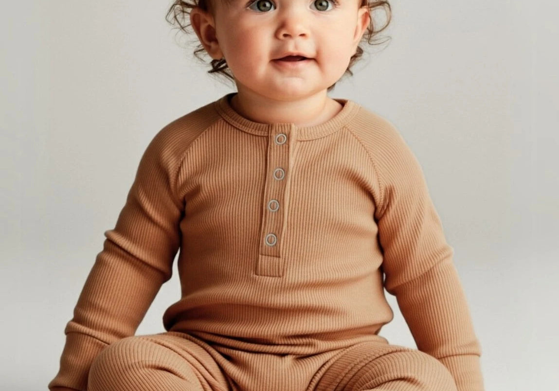 Roupas-unissex-neutro-para-bebe-minimalista