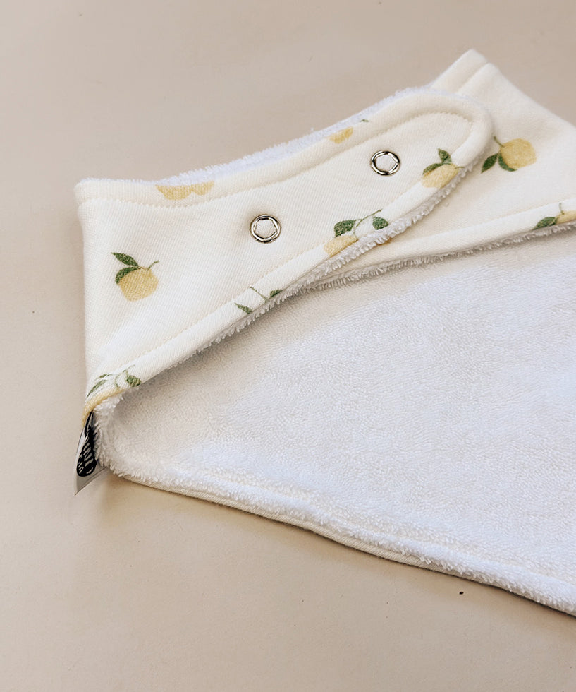 Babador-bandana-minimalista-limao-limaozinho-limone-limoes-menina-minimalista-baby-2.jpg
