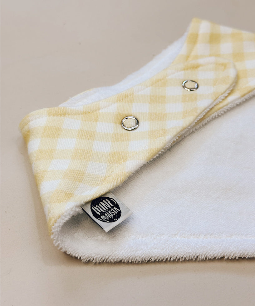 Babador-bandana-minimalista-verao-xadrez-amarelo-vichy-amarelo-minimalista-baby-4.jpg