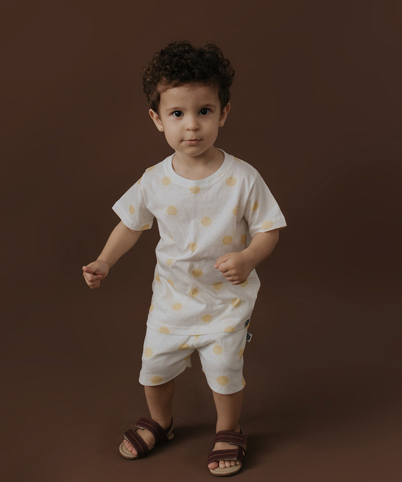 Bermuda-Camiseta-infantil-bebe-menino-menina-unissex-manga-curta-solar-solzinhos-amarelos-verao-minimalista-baby-algodao-4.jpg