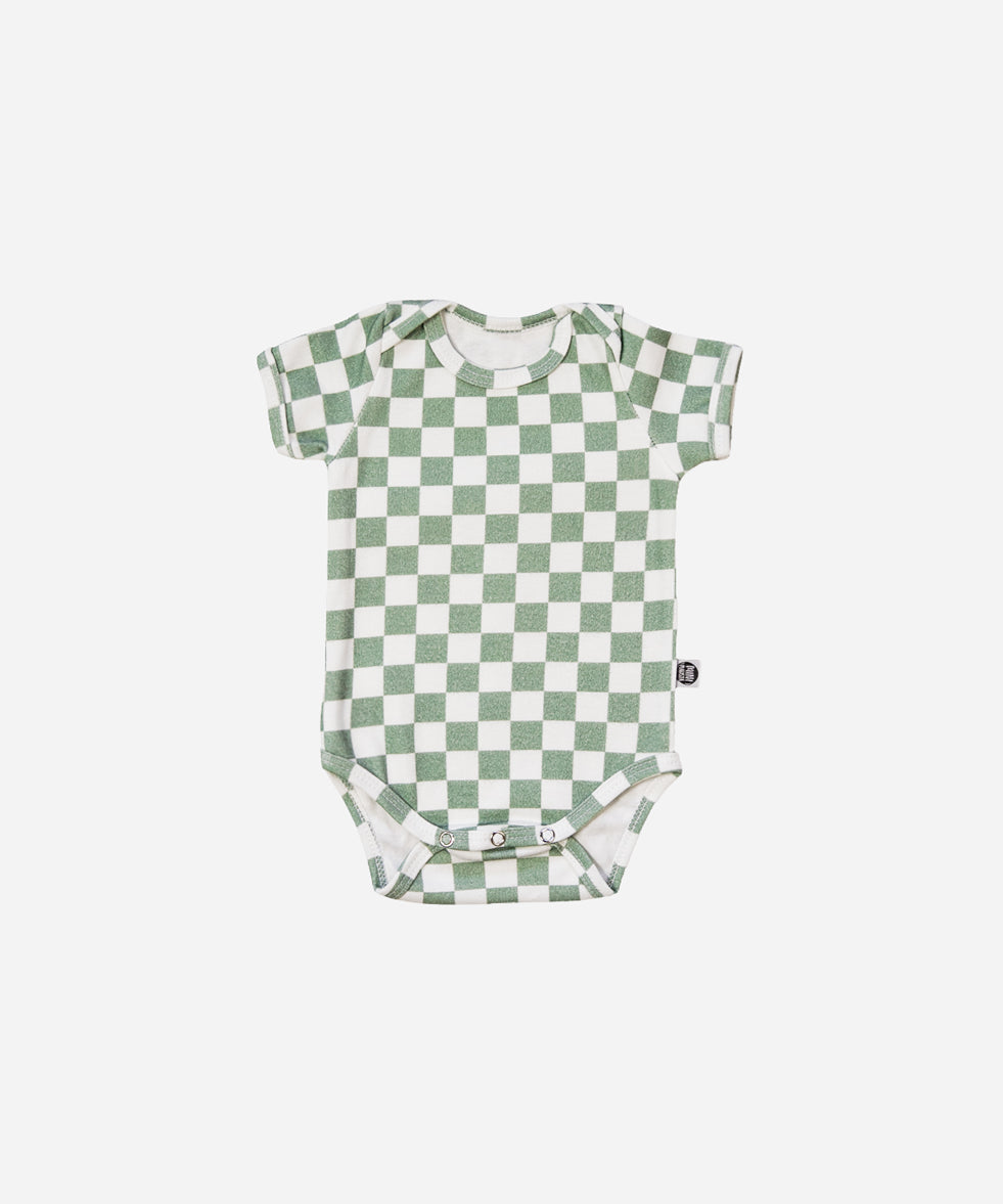 Body-bebe-manga-curta-menino-verao-verde-racer-verde-xadrez-quadriculado-minimalista-baby.jpg