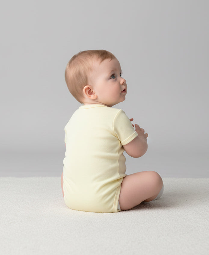 Body de Bebê Manga Curta Unissex | Liso Manteiga