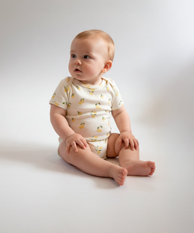 Body-de-bebe-manga-curta-unissex-menina-neutro-limoes-limone-amarelo-capri-verao-minimalista-baby-5_b052e684-b047-4835-b584-788659eaf7af.jpg