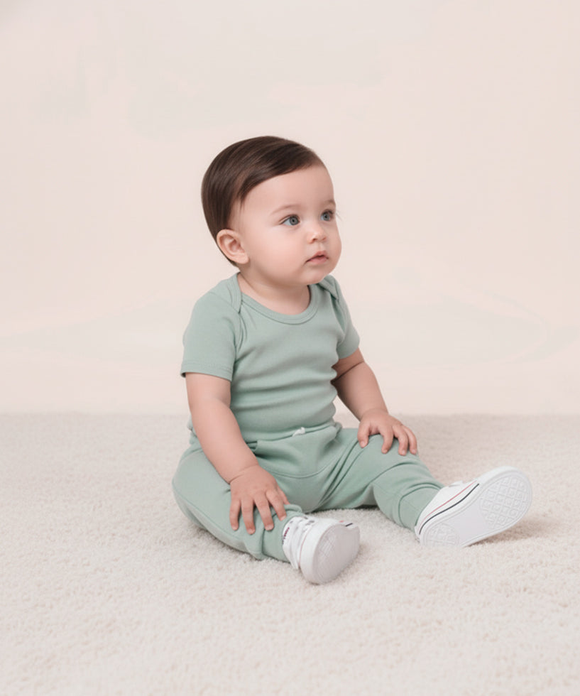 Body-de-bebe-manga-curta-unissex-menina-neutro-liso-verde-claro-eucalipto-algodao-menino-minimalista-baby-4_435b5b18-05b8-49ff-a450-d9714c74e59b.jpg