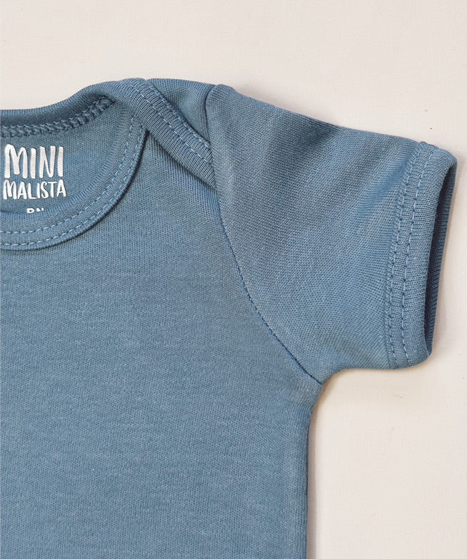 Body-de-bebe-manga-curta-unissex-menino-neutro-liso-azul-retro-denim-menino-azul-medio-1.jpg