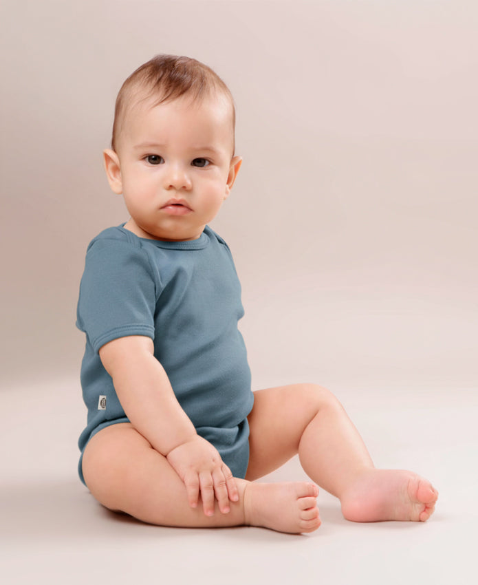 Body de Bebê Manga Curta Unissex | Liso Azul Retrô
