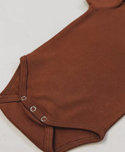 Body de Bebê Manga Curta Unissex | Liso Chocolate