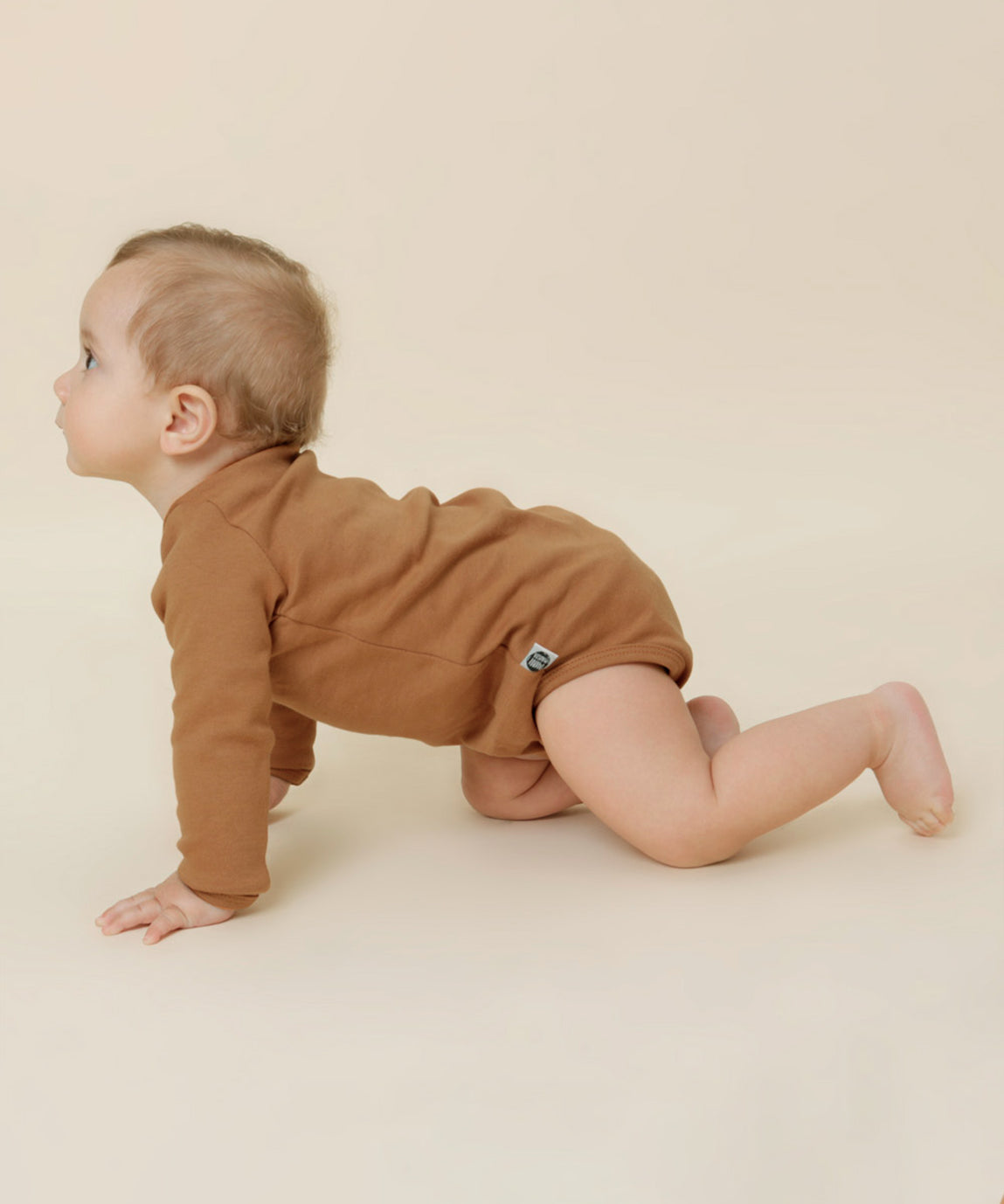 Body-de-bebe-manga-longa-goldie-mostarda-caramelo-minimalista-1_8eb18d77-4e47-4096-bfc0-bc1f21ea0247.jpg