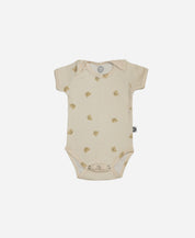 Body de Bebê Manga Curta Unissex — estampa Baby Bear (ursinhos fofos sobre cinnamon) — Coleção Back to Basics — 100% algodão fio egípcio — MiniMalista Baby