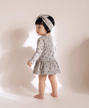 Detalhe do Body-Vestido Bebê Manga Longa estampa Satellite Mescla — malha mescla 85% algodão com satélites minimalistas, MiniMalista Baby moda inverno