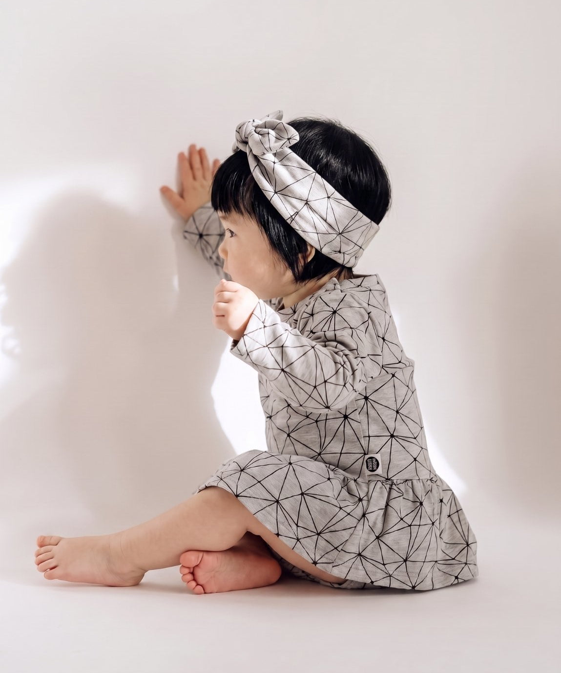 Body-Vestido de Bebê Manga Longa em malha mescla cinza — estampa Satellite Coleção Starry Night MiniMalista Baby, algodão com políéster, look neutro moda bebê menina inverno
