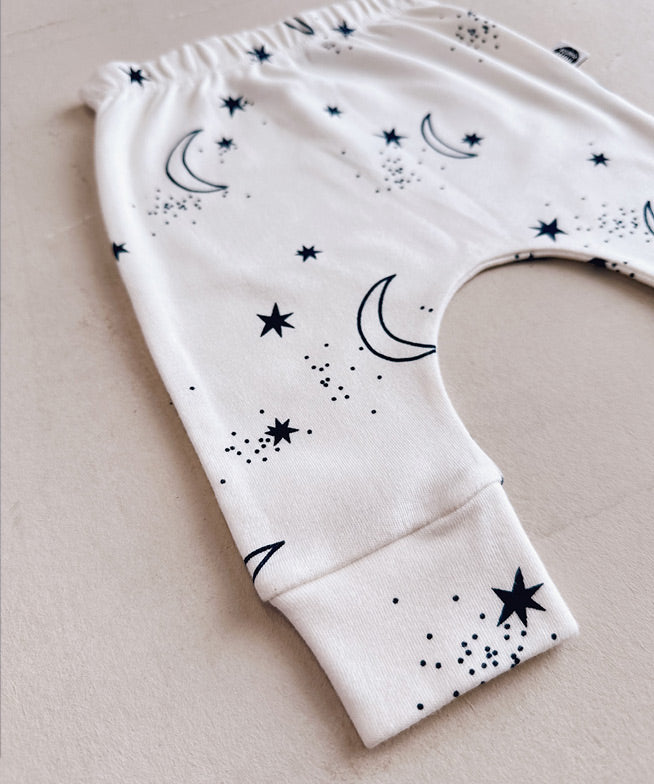 Calca-harem-bebe-unissex-estrelas-azul-midnight-2_36585793-0f85-48b9-ba94-446423388d0a.jpg