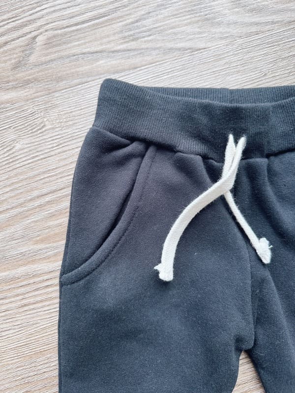 Calça Moletom Unissex Peluciado MiniMalista | Liso Preto