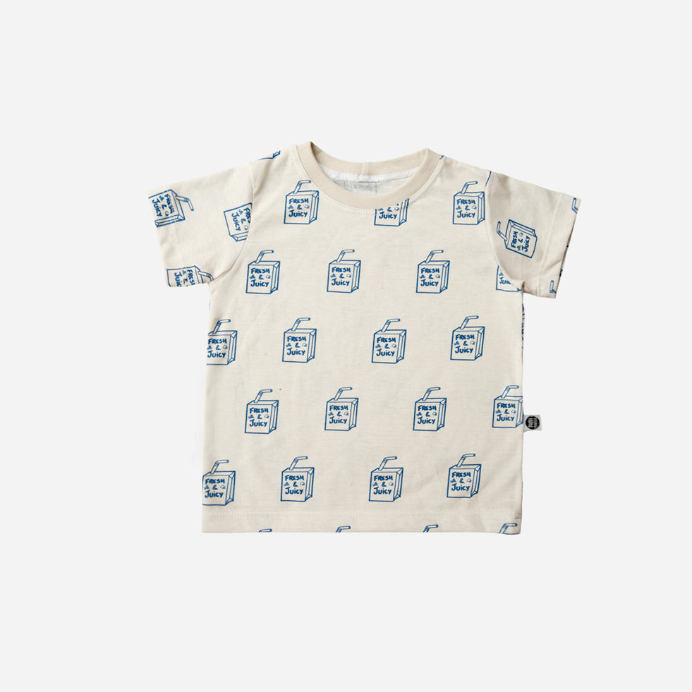 Camiseta-infantil-menino-juicy-azul-bege-caixinha-de-suco-minimalistababy.jpg