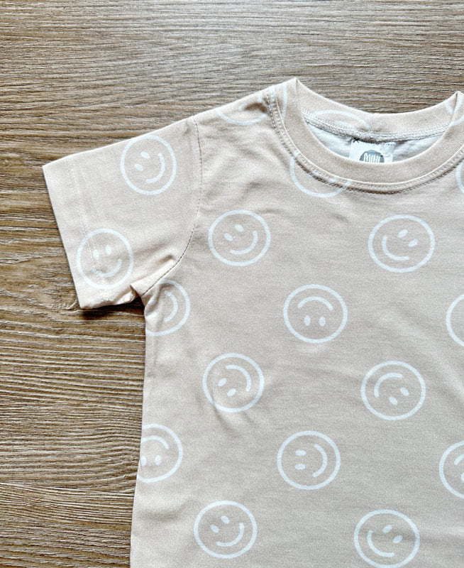 Camiseta-manga-curta-infantil-smiley-bege-2.jpg