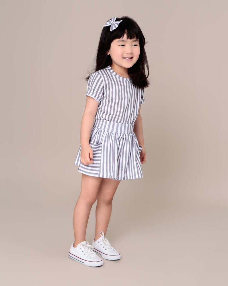 Camiseta-manga-curta-menina-bebe-cinza-laco-saia-estampa-listras-branco-minimalista-escandinavo-unissex-neutro.jpg