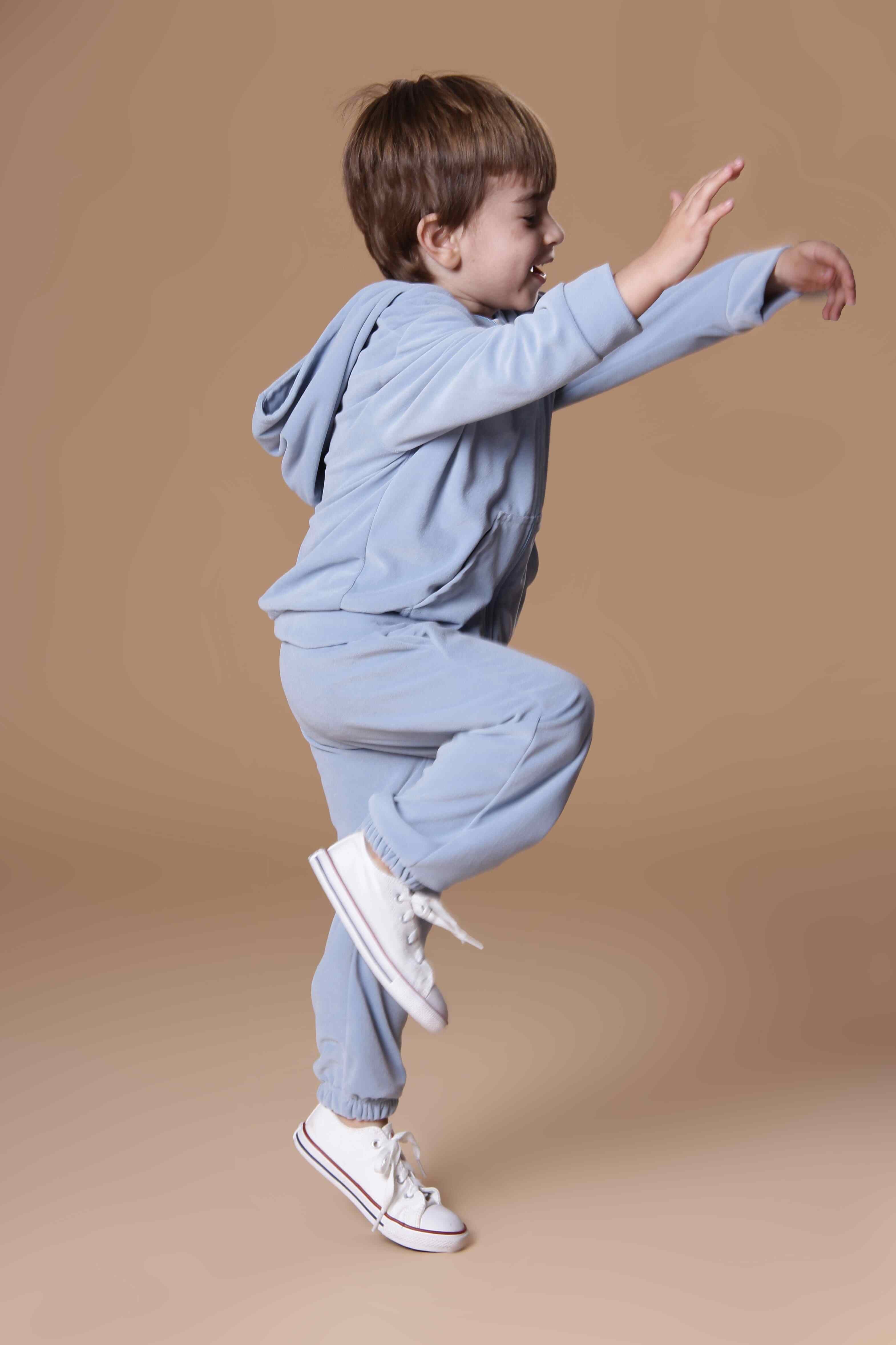 Casaco-infantil-menino-soft-calca-azul-bebe-minimalista-escandinavo-unissex.jpg