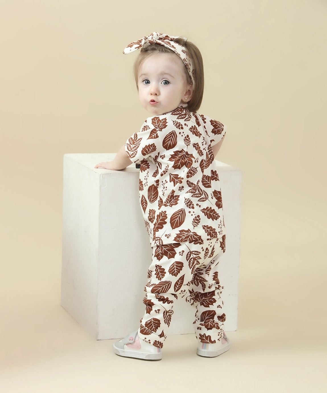 Conjunto-Infantil-Feminino-Menina-Minimalista-Fall-folhas-secas-marrom-1.jpg
