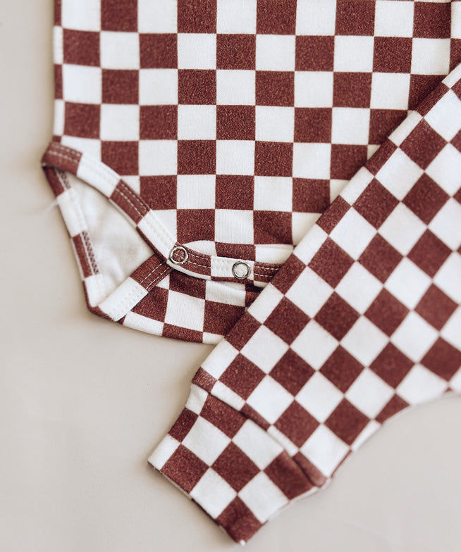 Conjunto-bebe-body-manga-curta-e-calca-harem-unissex-marrom-xadrez-quadriculado-racer-oak-minimalista-algodao-2.jpg