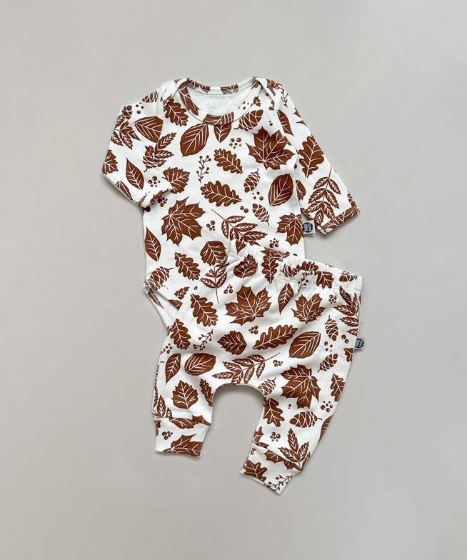 Conjunto-body-e-calca-bebe-listras-unissex-menino-menina-outono-folhas-secas.jpg