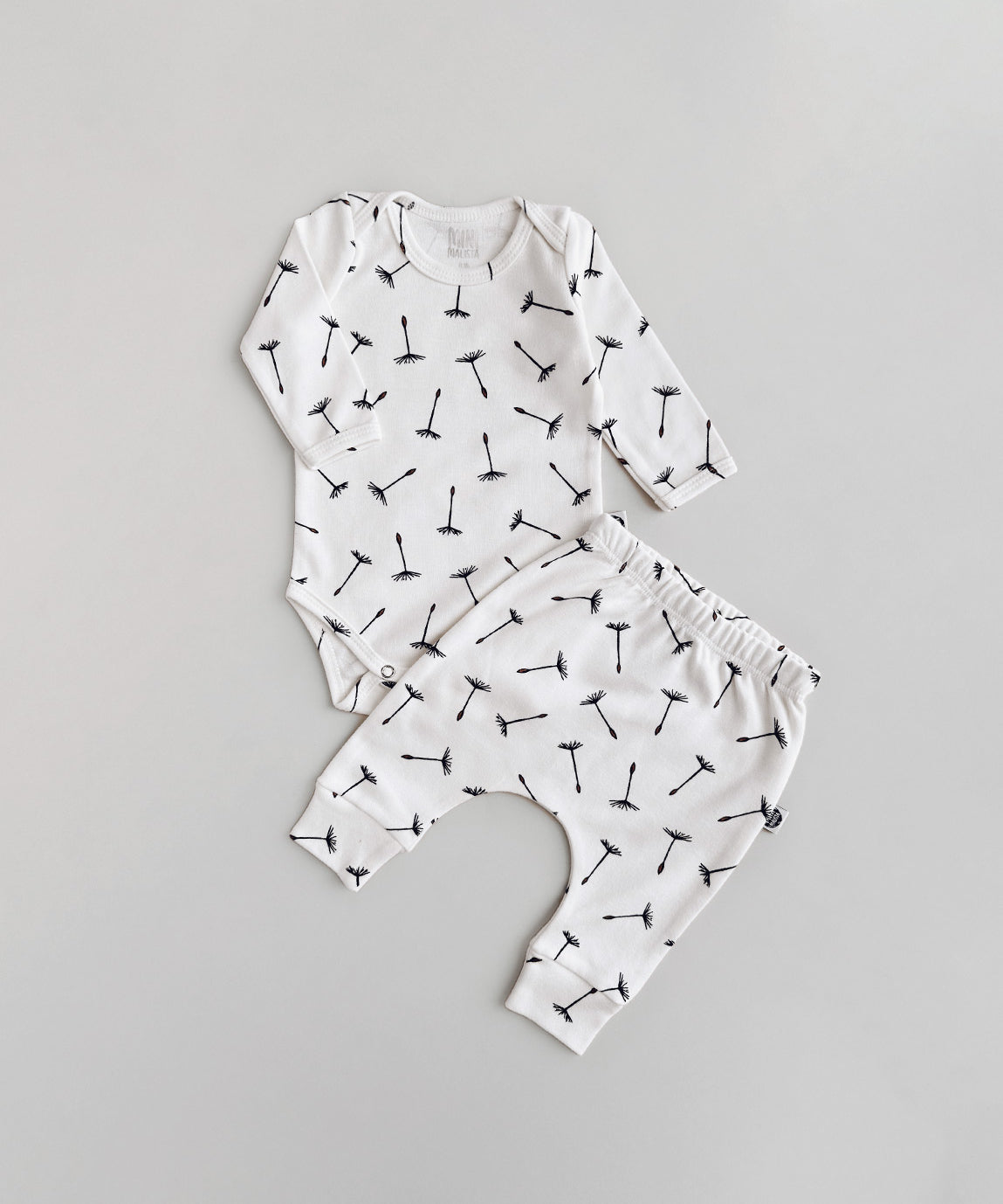 Conjunto-body-manga-longa-calca-harem-dandelion-dente-de-leao-floral-folhagem-bebe-unissex-menino-menina-preto-e-branco-minimalista.jpg