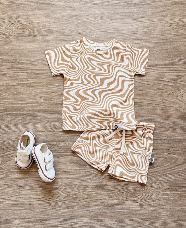 Conjunto-camiseta-e-bermuda-cargo-infantil-minimalista-menino-swirl.jpg