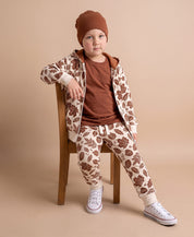 Conjunto Moletom Peluciado Fall MiniMalista — look completo do bebê no aconchego do inverno, casaco oversized + calça peluciada, estampa folhagem allover 100% algodão antialérgico.