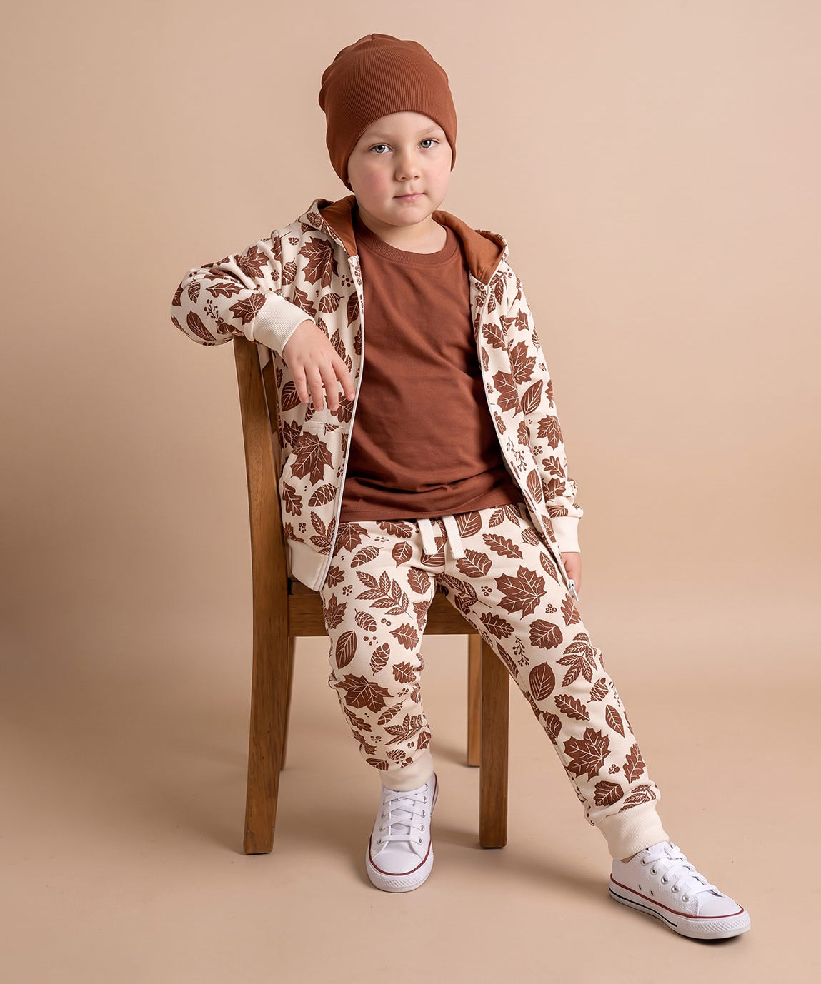 Calça Moletom Fall Infantil vestida em bebê - Estampa folhagem outono