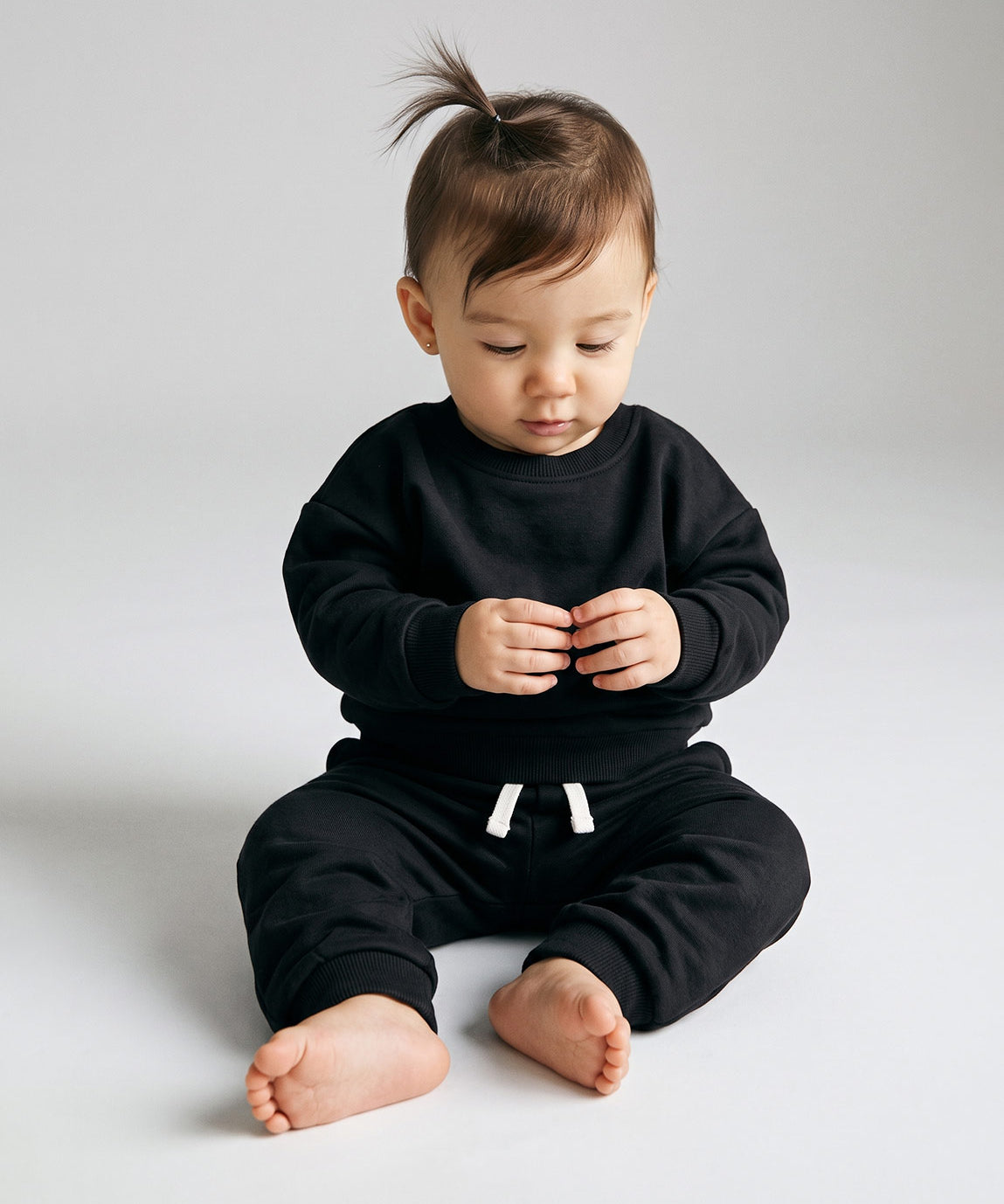 Moletom Básico + Calça Moletom Peluciada Liso Preto MiniMalista — vista frontal do look coordenado, tom Preto sóbrio escandinavo minimalista, algodão premium peluciado antialérgico.
