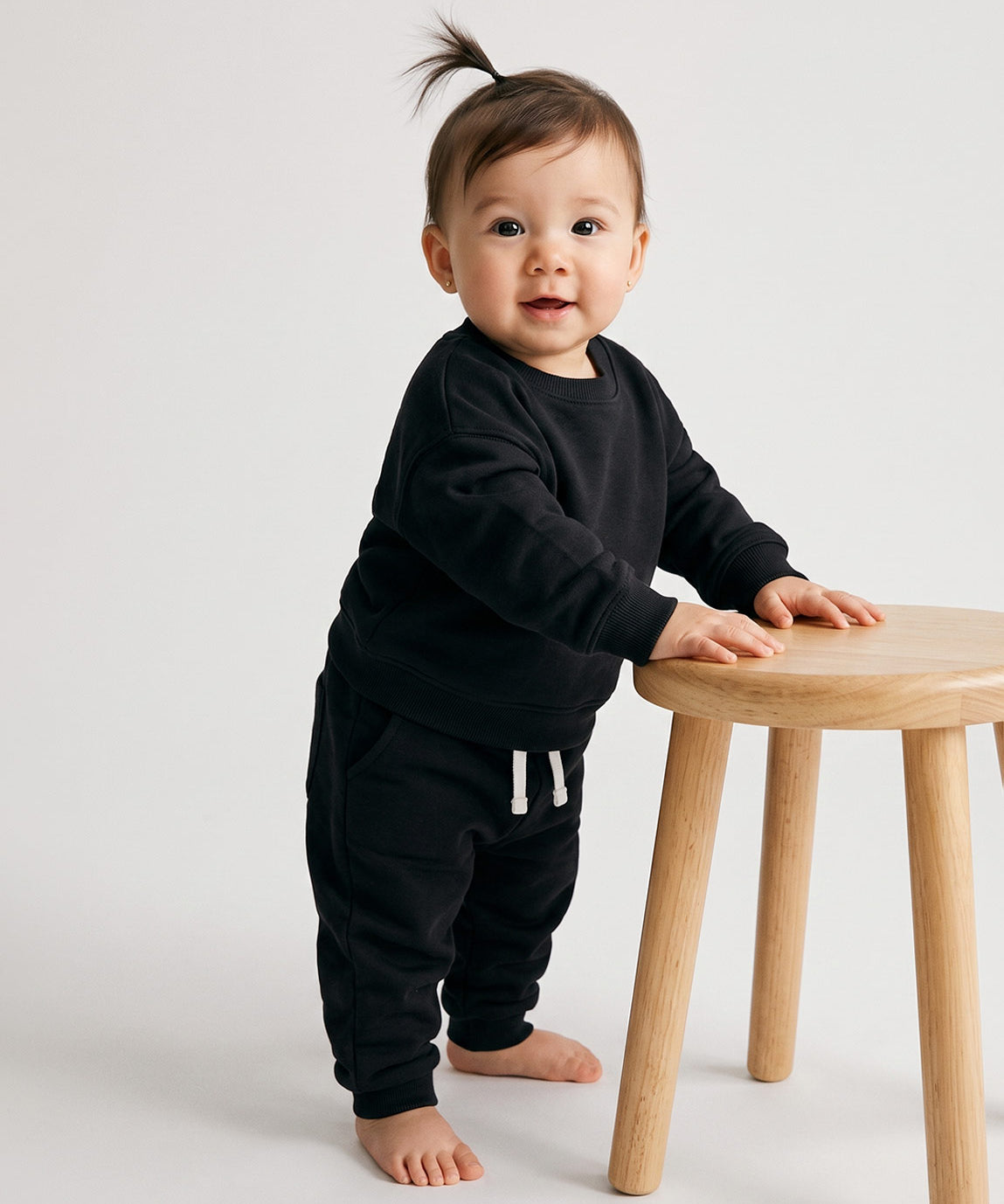 Look coordenado Calça Moletom Peluciado Liso Preto MiniMalista com Moletom Bege — jogger unissex em 100% algodão, cós elástico sem cadarço INMETRO, interior peluciado, bebê e criança