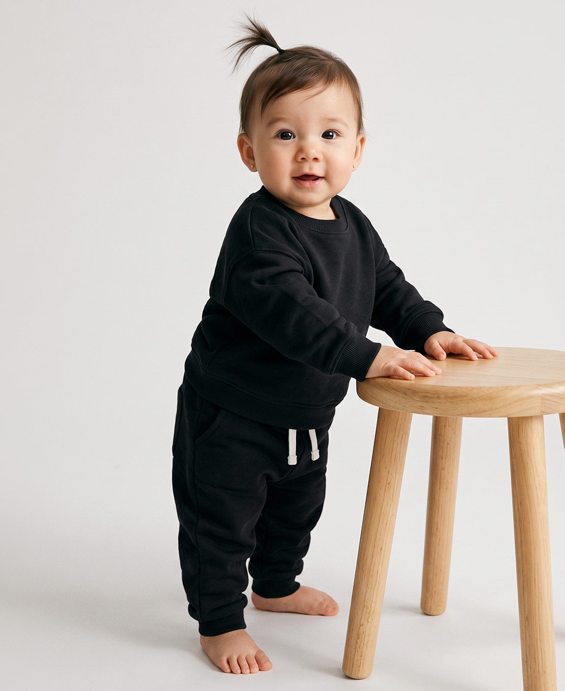 Look coordenado Calça Moletom Peluciado Liso Preto MiniMalista com Moletom Bege — jogger unissex em 100% algodão, cós elástico sem cadarço INMETRO, interior peluciado, bebê e criança