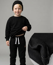 Conjunto Moletom Peluciado tom Preto MiniMalista Baby — Moletom Básico manga longa fit normal + Calça Moletom peluciada, look coordenado unissex 100% algodão respirável antialérgico.
