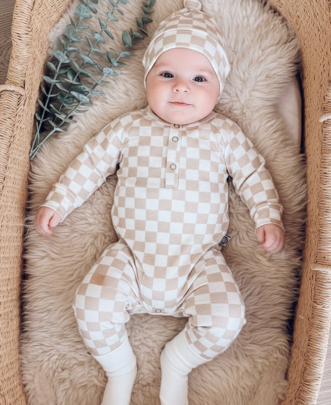 Kit Presente Saída de Maternidade Bebê 4 peças | Racer Beige  - Com Caixa Presente