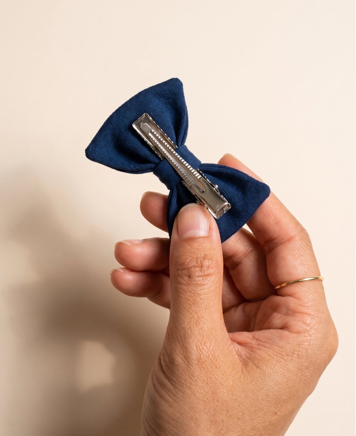 Detalhe do Vestido Manga Longa Menina cor Azul Sky MiniMalista Baby — cintura marcada, saia franzida, malha quentinha em Algodão Egípcio Safra Premium