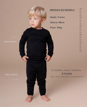 Tabela de tamanhos da Blusa Térmica MiniMalista — criança veste o tamanho referência. Veja altura, peso, idade e tamanho usado na foto pra escolher o ideal. Tamanhos de 0-3 meses até 5-6 anos, disponíveis em meses e anos.