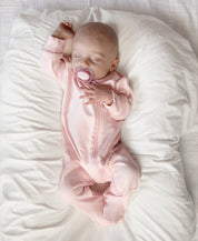 Macacão de Bebê Ziper com opção de Pezinho | Liso Rose Quartzo