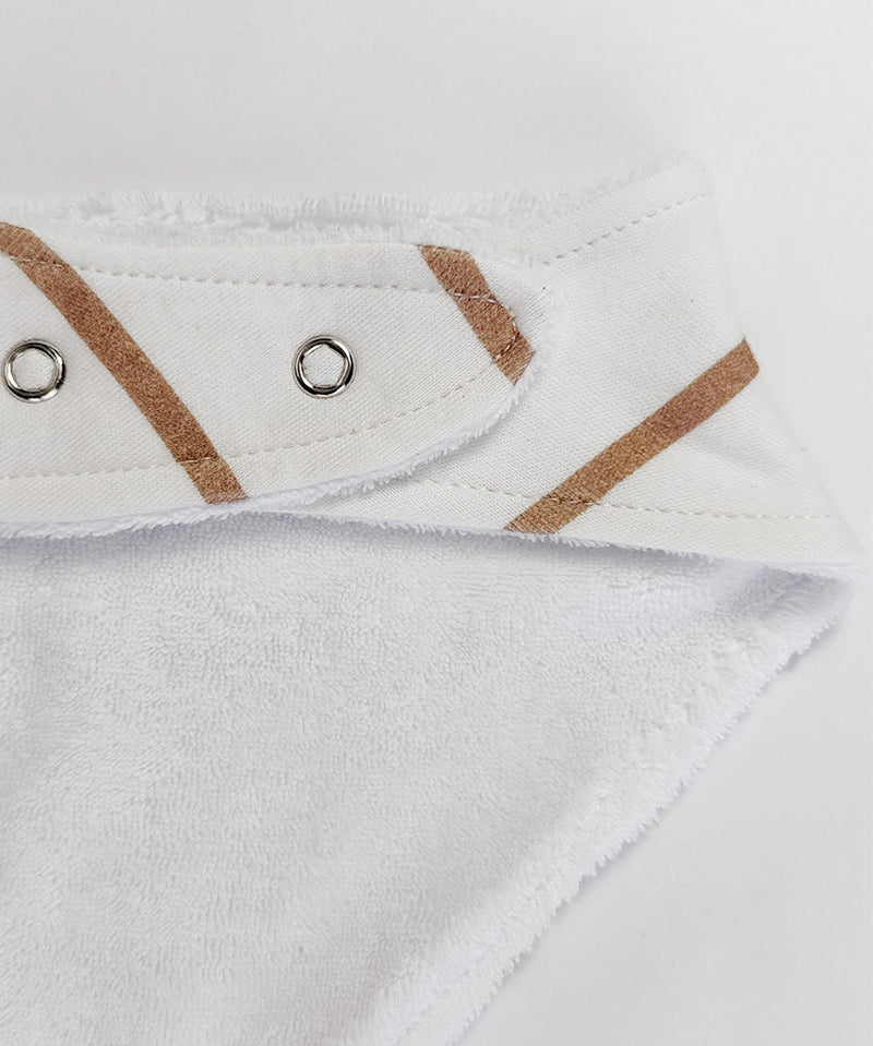 Forro do Babador Bandana Listras Caramelo MiniMalista, tecido duplo com fundo absorvente. Babador de bebê em algodão que protege a roupinha, unissex menino e menina.