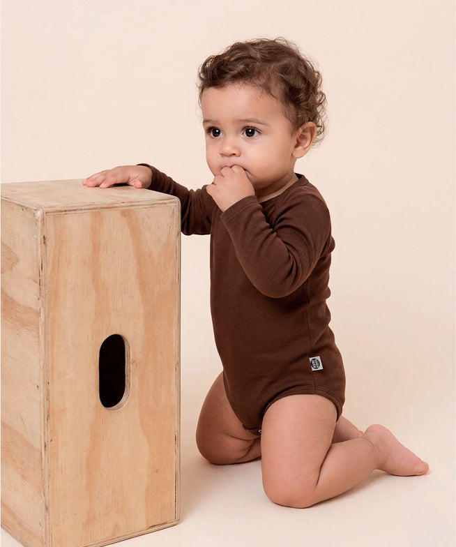 body-bebe-manga-longa-liso-oak-terracota-unissex-4.jpg