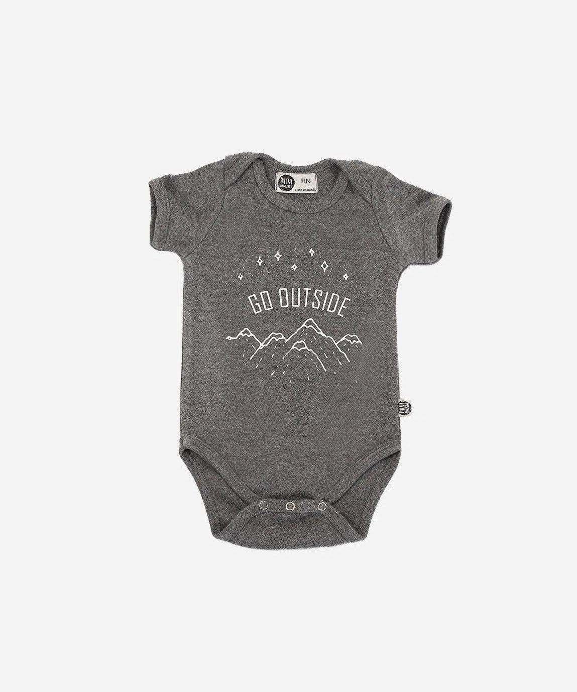 body-de-bebe-manga-curta-unissex-go-outside-minimalista-baby-body-de-bebe-manga-curta-unissex-go-outside-minimalista-baby-0-35-0-45-b2b-baby-black-friday-com-desconto-mm10-meia-estaca.jpg