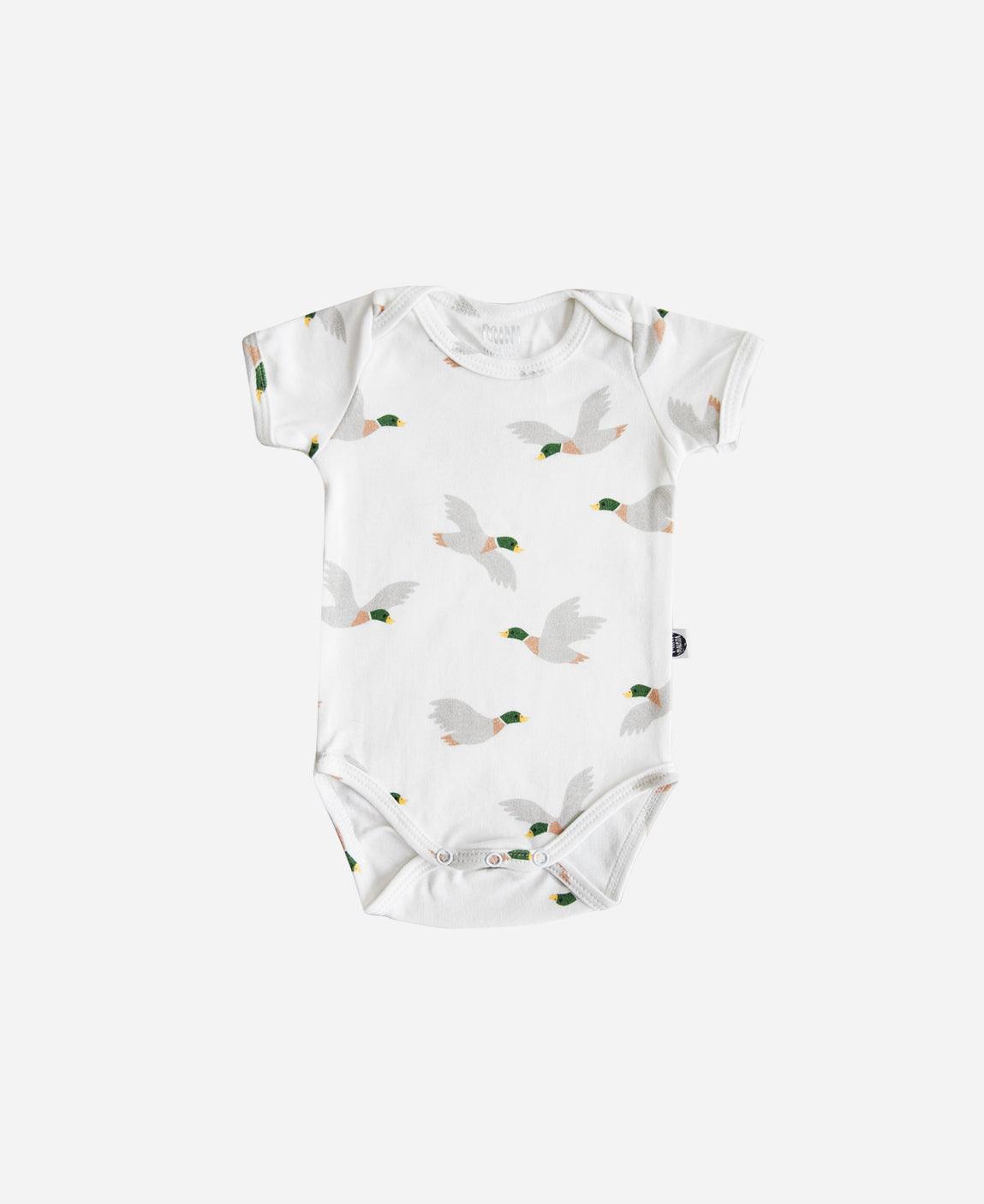 Body de Bebê Manga Curta Unissex Mallard Duck - MiniMalista Baby - b2b, Baby, com-desconto-mm10, Meia Estação, Menino, tab-tam-body-curto -bebê-minimalista-estiloso