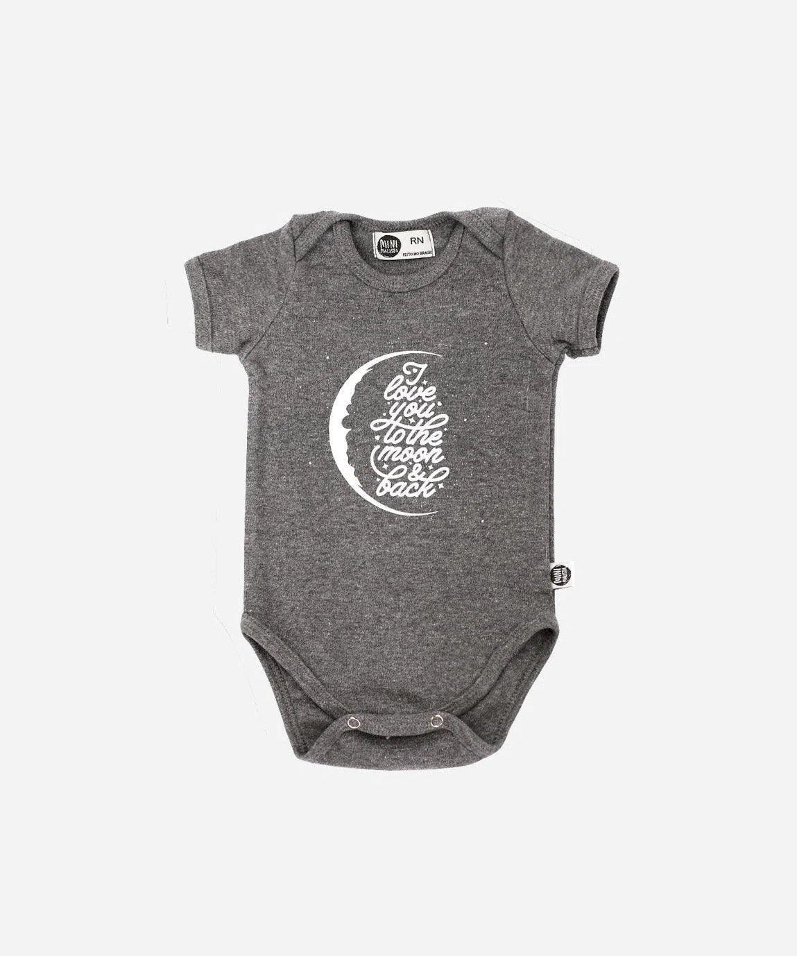 body-de-bebe-manga-curta-unissex-to-the-moon-minimalista-baby-body-de-bebe-manga-curta-unissex-to-the-moon-minimalista-baby-0-2-0-3-b2b-baby-black-friday-com-desconto-mm10-meia-estaca.jpg