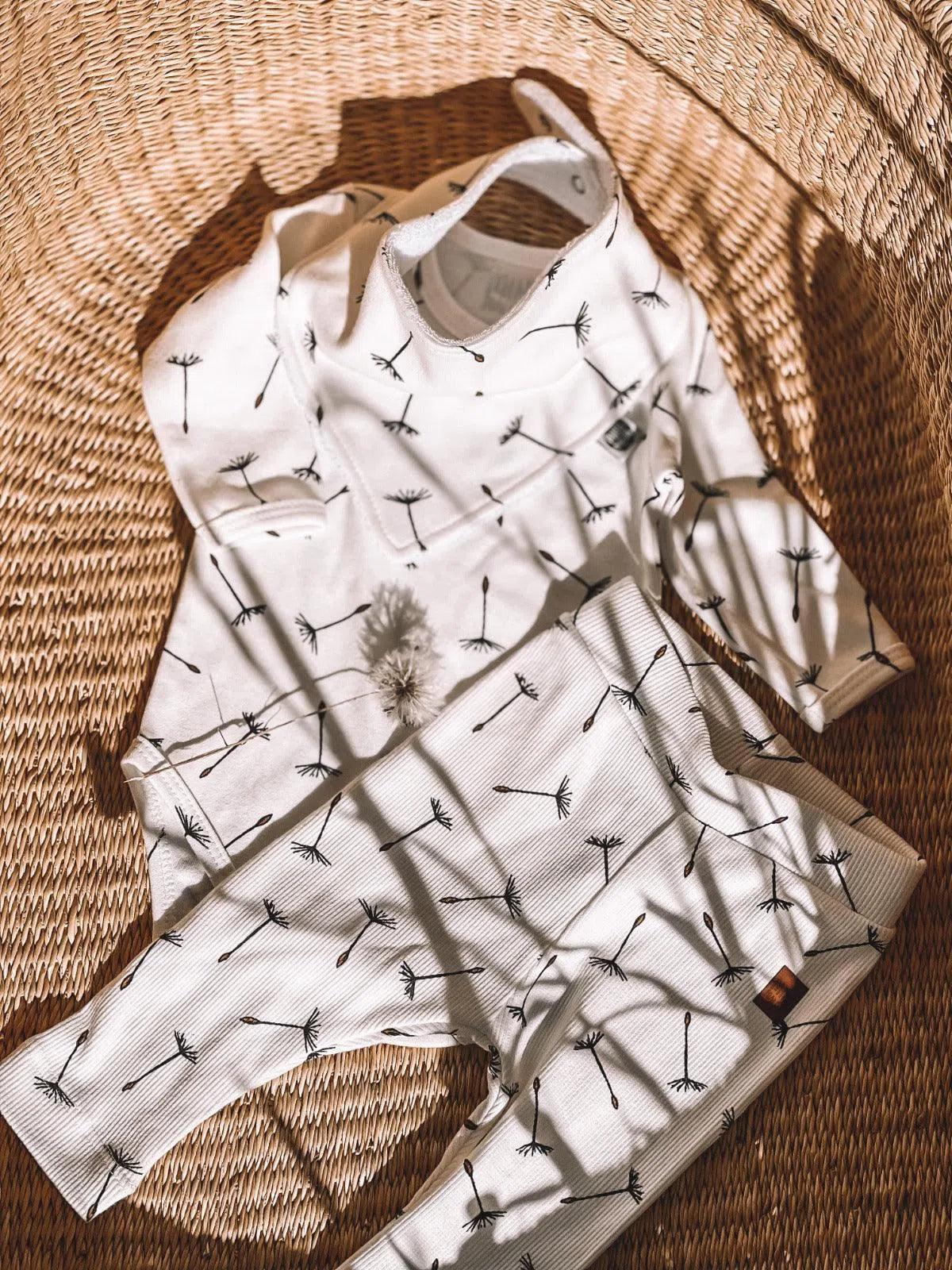 Body de Bebê Manga Longa Unissex Canelado Botões | Dandelion - MiniMalista Baby - 0.2, 0.3, Ano Novo, b2b, Baby, black-friday, com-desconto-mm10, Frio, Menina, Menino, Neutro, Reveillon, tab-tam-body-botão-frontal, tab-tam-body-canelado, Unissex, Winter Sale 30% -bebê-minimalista-estiloso