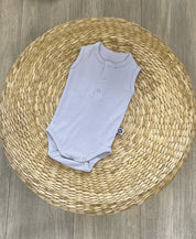Body de Bebê Regata Unissex Botões | Liso Lilac - MiniMalista Baby - 0.3, b2b, Baby, black-friday, Calor, Menina, Neutro, new, tab-tam-body-regata, Unissex, Verão -bebê-minimalista-estiloso