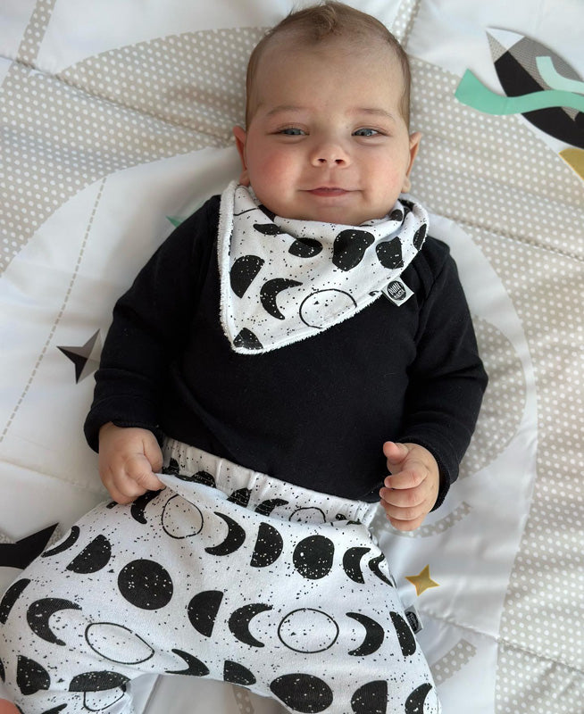 body-preto-calca-lunar-babador-lunar-bebe.jpg