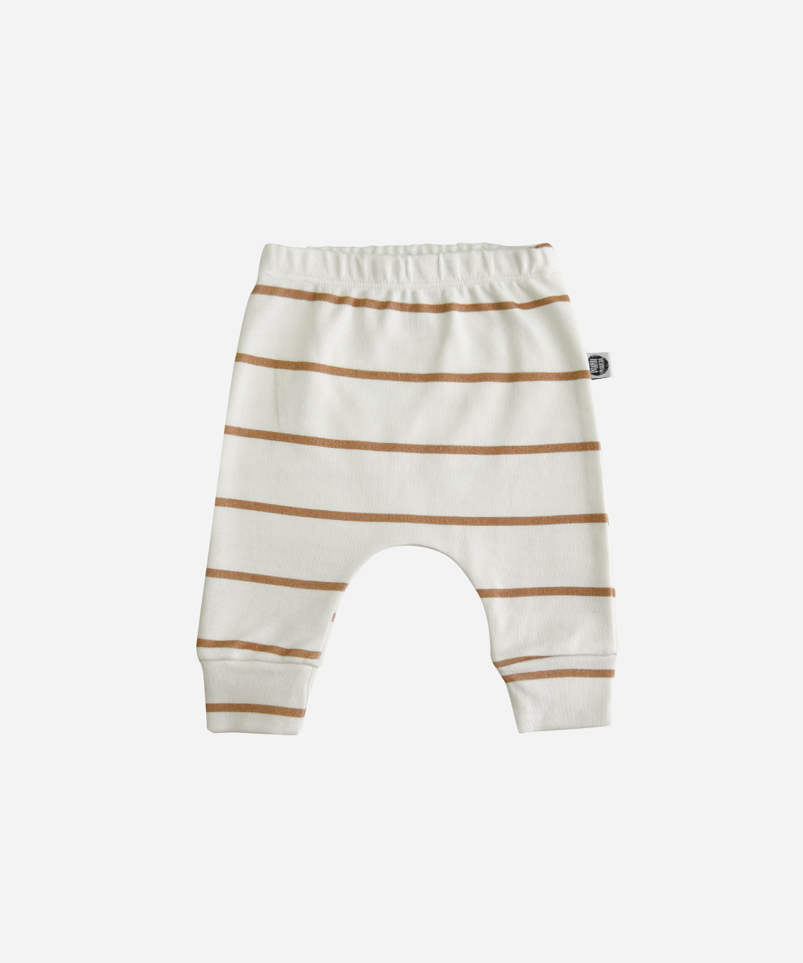 MiniMalista Calça de Bebê Harém Unissex em Listras Caramelo, vista frontal. Listras caramelo e Branco Off, 100% algodão, cós elástico macio. Calça harém unissex para menino e menina, do 0-3 aos 18-24 meses.