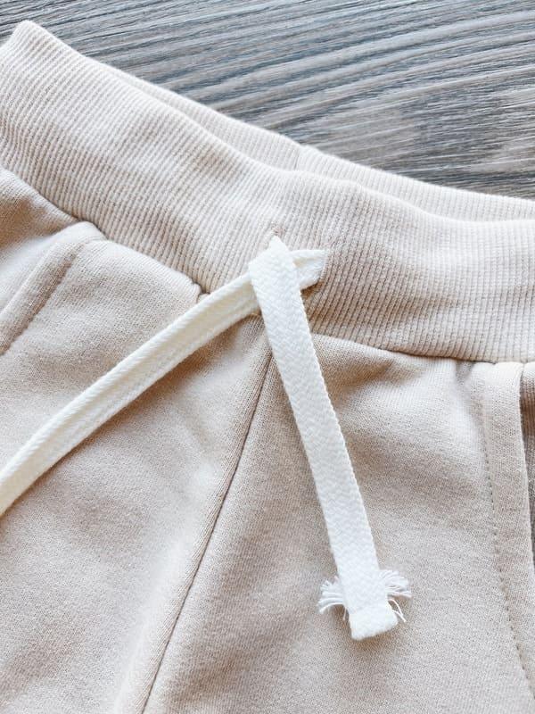Calça Moletom Unissex Peluciado MiniMalista | Liso Beige - MiniMalista Baby - 0.3, b2b, Baby, black-friday, com-desconto-mm10, Cor, Frio, Kids, Menina, Menino, Neutro, tab-tam-calca-moletom, tab-tam-calça-molet-bebe, tam-tam-calça-bolsao-bebe, Unissex -bebê-minimalista-estiloso