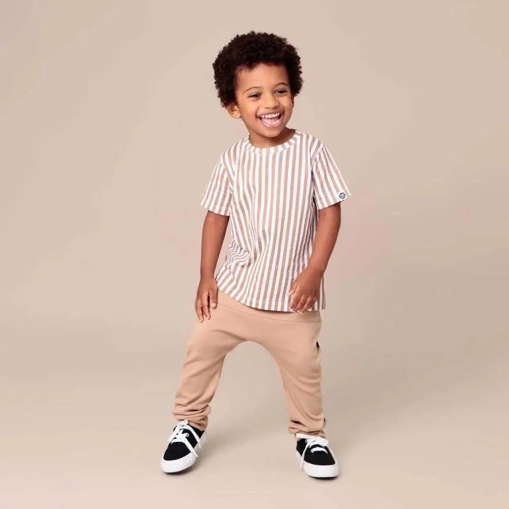 Camiseta Infantil Manga Curta Unissex | Listras Retrô Avelã - MiniMalista Baby - 0.3, 0.45, b2b, black-friday, Kids, Meia Estação, Menino, minime, Neutro, outlet, SALE-FINAL, tab-tam-camiseta-manga-curta, Unissex -bebê-minimalista-estiloso