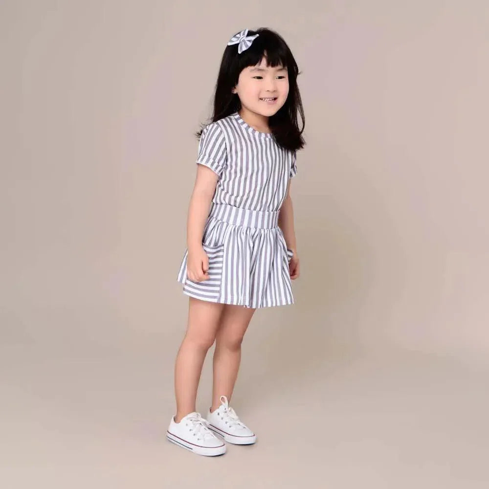 Camiseta Infantil Manga Curta Unissex | Listras Retrô Cinza - MiniMalista Baby - 0.3, 0.45, b2b, black-friday, Kids, Meia Estação, Menino, minime, Neutro, outlet, SALE-FINAL, tab-tam-camiseta-manga-curta, Unissex -bebê-minimalista-estiloso