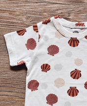 Camiseta Infantil Manga Curta Unissex | Seashell - MiniMalista Baby - 0.3, b2b, black-friday, com-desconto-mm10, Kids, Meia Estação, Menina, Neutro, tab-tam-camiseta-manga-curta, Unissex -bebê-minimalista-estiloso