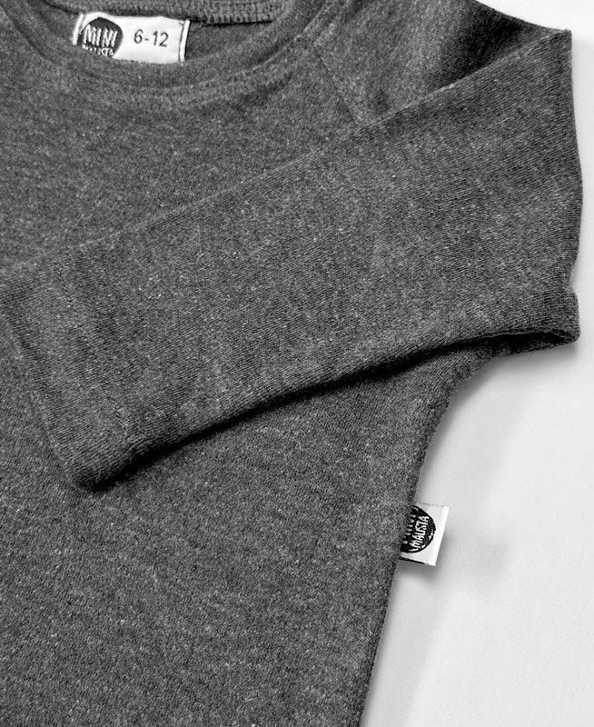 Camiseta Infantil de Inverno Manga Longa Unissex Raglan MiniMalista Liso | Mescla Escuro